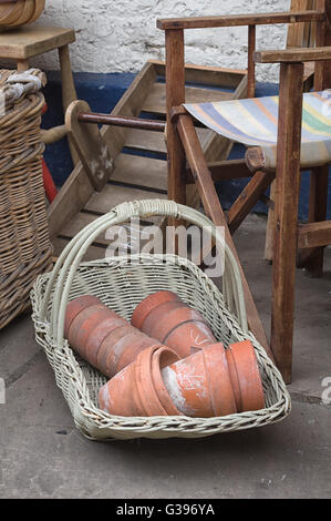 Bric-a-brac definition, miscellaneous small articles collected for their antiquarian, sentimental, decorative, or other interest
