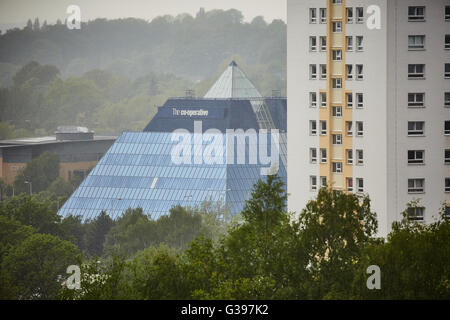 Stockport cooperative coop banking building pyramid   view beyond trees The 'Stockport Pyramid' was designed in 1987 by Manchest Stock Photo