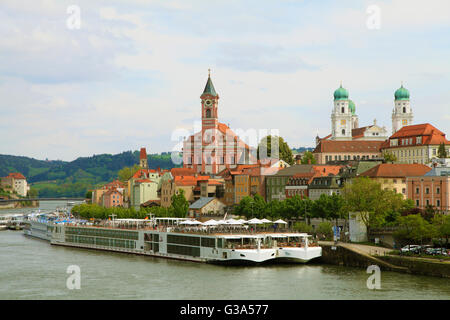 Germany, Bavaria, Passau, skyline, Danube River, cruise ships, Stock Photo