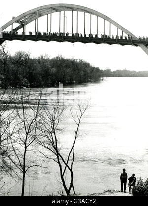 Civil Rights demonstrators march across the Edmund Pettus Bridge headed for the state capital at Montgomery. The estimated 4500 marchers set out on a five-day, 50 mile journey under the protection of federalized National Guardsmen, U.S. Military Police and other law enforcement agencies. Stock Photo