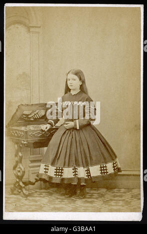 COSTUME/AMY AGED 10 1865 Stock Photo