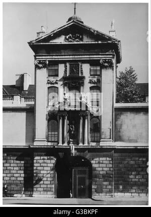 hospital london st barts bartholomew england alamy smithfield gatehouse date 1930