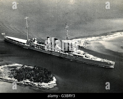 HMS York (90), British heavy cruiser. Seen here at the America and West Indies Station.       Date: 1937 Stock Photo