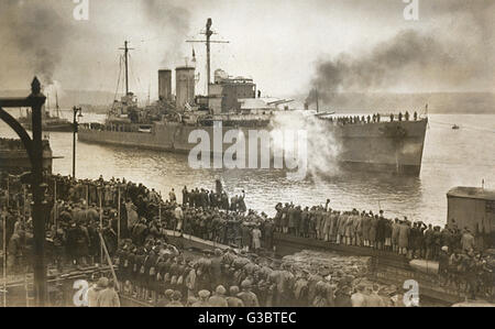 HMS Exeter (68), British York class heavy cruiser, returning home in February 1940 after repairs following the Battle of the River Plate (December 1939), when the German ship the Graf Spee was defeated.  Seen arriving at Devonport with thousands of people Stock Photo