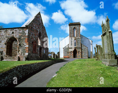 Whithorn parish church (centre) with ruined & much-altered nave of the Medieval cathedral-priory (left). Dumfries & Galloway, Scotland, UK Stock Photo