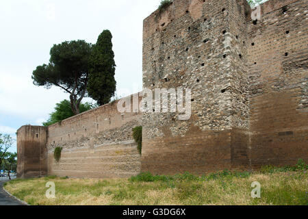 Italien, Rom, Viale di Porta Ardeatina, Aurelianische Mauer Stock Photo