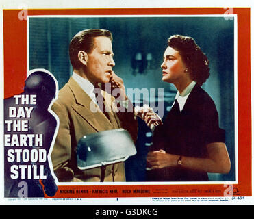 MOVIE SCENE THE DAY THE EARTH STOOD STILL (1951 Stock Photo - Alamy