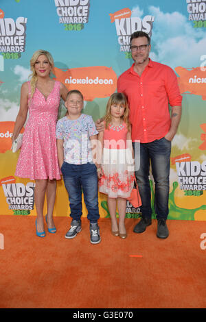 LOS ANGELES, CA - MARCH 12, 2016: Actress Tori Spelling & husband Dean McDermott & children at the 2016 Kids' Choice Awards at The Forum, Los Angeles. Stock Photo