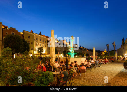 square Stadtplatz, fountain Löwenbrunnen, castle, Germany, Bayern, Bavaria, Oberbayern, Upper Bavaria, Burghausen Stock Photo