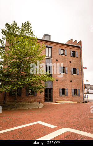 Restored 1840s Warehouse, Frederick Douglass - Isaac Myers Maritime Park, Fells Point, Baltimore, MD Stock Photo