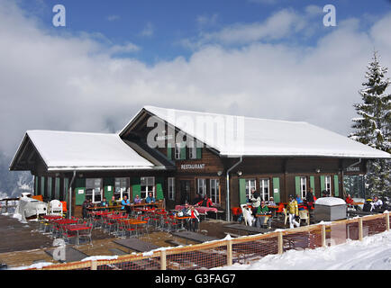 kleine scheidegg restaurant linking grindlewald railway apres switzerland drinking ski eating wengen alamy