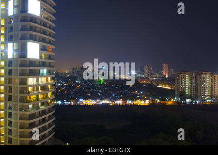 Mumbai, Maharashtra, India. 16th Jan, 2016. 16 Jan 2016 : Mumbai - INDIA.The Mumbai Skyline with Skyscrapers lit at night in the Malad Linking road neighbourhood. © Subhash Sharma/ZUMA Wire/Alamy Live News Stock Photo