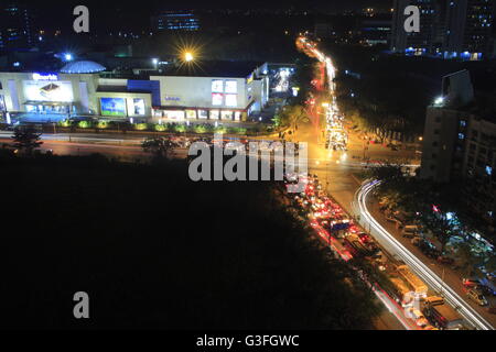 Mumbai, Maharashtra, India. 16th Jan, 2016. 16 Jan 2016 : Mumbai - INDIA.The Mumbai Skyline with Skyscrapers lit at night in the Malad Linking road and Inorbit Mall neighbourhood. © Subhash Sharma/ZUMA Wire/Alamy Live News Stock Photo