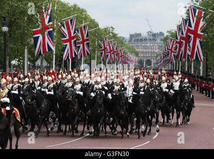 London, UK. 11th June, 2016. Members of the guards march along the Mall during the Queen's 90th birthday celebrations in London, Britain on June 11, 2016. Credit:  Han Yan/Xinhua/Alamy Live News Stock Photo