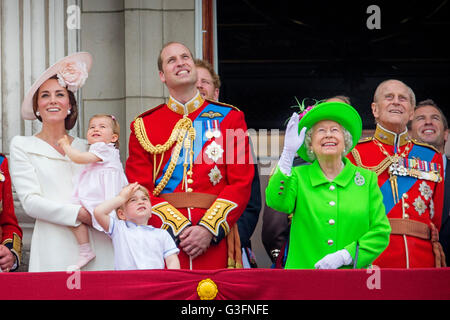 London, UK. 11th June, 2016. Queen Elizabeth, Prince Philip the Duke of Edinburg, Prince Harry, Prince William The Duke of Cambridge, Catherine The Duchess of Cambridge, Prince George and Princess Charlotte attend Trooping the colour the Queen's birthday parade at Buckingham Palace in London, United Kingdom, 11 June 2016. Credit:  dpa picture alliance/Alamy Live News Stock Photo