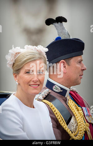 London, UK. 11th June, 2016. Prince Edward and Princess Sophie The Earl and Countess of Wessex attend Trooping the colour the Queen's birthday parade at Buckingham Palace in London, United Kingdom, 11 June 2016. Credit:  dpa picture alliance/Alamy Live News Stock Photo