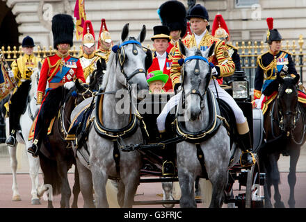 London, UK. 11th June, 2016. Queen Elizabeth Trooping The Colour 2016, Parade For The Queen·s 90 th Birthday Celebrations at Buckingham Palace Credit:  dpa picture alliance/Alamy Live News Stock Photo