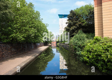 The Worcester & Birmingham Canal as it enters Birmingham City Stock Photo