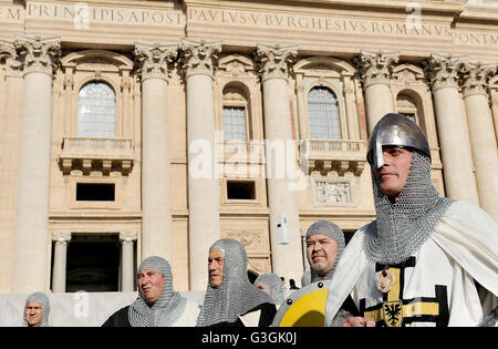 Vatican City, Vatican. 04th May, 2016. Pope Francis, during the General Audience on Wednesday, before thousands of faithful recalled the parable of the lost sheep, remembering that God does not eliminate anyone, God loves everyone, because God is mercy and love. © Andrea Franceschini/Pacific Press/Alamy Live News Stock Photo