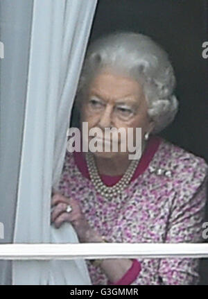 Queen Elizabeth II looks out from the window at Buckingham Palace, central London, ahead of the Patron's Lunch in honour of her 90th birthday in The Mall. Stock Photo