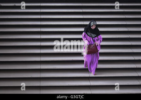 Kuala Lumpur, Malaysia. 11th June, 2016. A non muslim lady wearing robe to cover awrah during her visit at a mosque. © Ady Abd Ropha/Pacific Press/Alamy Live News Stock Photo