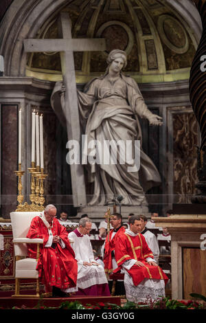 Vatican City, Vatican. 15th May, 2016. Pope Francis celebrates a Pentecost mass in St. Peter's Basilica in Vatican City, Vatican on May 15, 2016. The Christian holiday Pentecost is celebrated fifty days after Easter Day. © Giuseppe Ciccia/Pacific Press/Alamy Live News Stock Photo