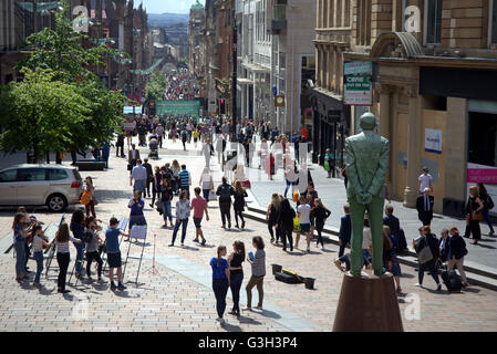 Glasgow, Scotland, UK 23rd June 2016. On the day of the Brexit vote The Glasgow Gaelic School ironically perform to finance their class European trip in the shadow of Donald Dewar, the father of the Scottish devolution. . Credit:  Gerard Ferry/Alamy Live News Stock Photo