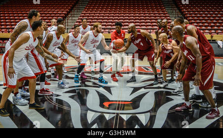 Albuquerque, New Mexico, USA. 24th June, 2016. Journal.Former Lobo and Aggie players got together for at the Pit on Friday afternoon to try on their uniforms before their Battle of the Rio Grande Lobo-Aggie alumni basketball game.Albuquerque, New Mexico © Roberto E. Rosales/Albuquerque Journal/ZUMA Wire/Alamy Live News Stock Photo