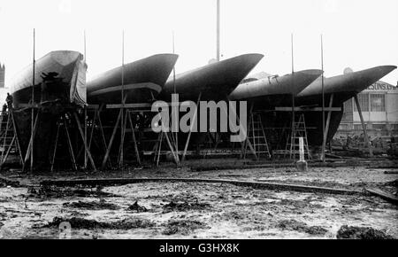 AJAXNETPHOTO. 1930S (APPROX) GOSPORT, ENGLAND. - VETERAN BIG CLASS YACHTS LAID UP AT GOSPORT - WORKERS LAYING UP THE HUGE J CLASS AND 23 METER YACHTS AT CAMPER& NICHOLSON'S GOSPORT YARD IN THE 1930S.  PHOTO:AJAX VINTAGE PICTURE LIBRARY REF:23M LAID UP GOSP 2 Stock Photo