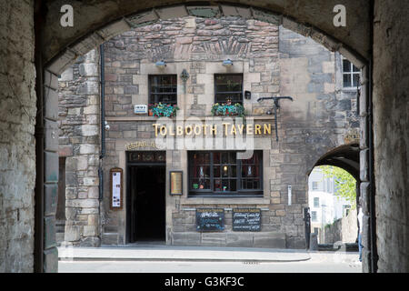 Tolbooth Tavern Pub on High Street - Royal Mile, Edinburgh, Scotland Stock Photo