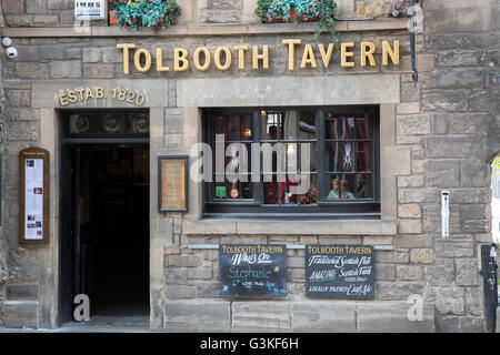 Tolbooth Tavern Pub on High Street - Royal Mile, Edinburgh, Scotland Stock Photo