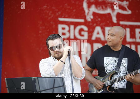 New York City, United States. 11th June, 2016. Singer Richie Cannata with guitarist Bernie Williams of the Bernie Williams Official perform. The annual Madison Square BBQ festival brought smoked specialists from all over the New York area to Midtown to partake in an outdoor feast highlighted by music courtesy of former Yankees outfielder Bernie Williams © Andy Katz/Pacific Press/Alamy Live News Stock Photo