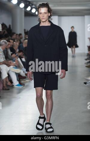 Lou Dalton runway at London Collections Men SS17, LCM SS17. 11/06/2016 | Verwendung weltweit Stock Photo