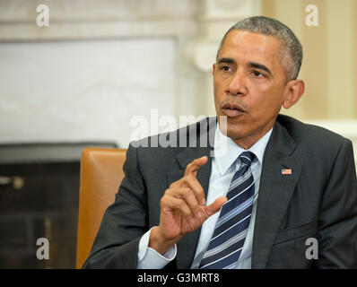 Washington DC, USA. 13th June, 2016. United States President Barack Obama makes remarks to the media after receiving an update on the investigation into the attack in Orlando, Florida in the Oval Office of the White House in Washington, DC on Monday, June 13, 2016. Credit:  dpa picture alliance/Alamy Live News Stock Photo