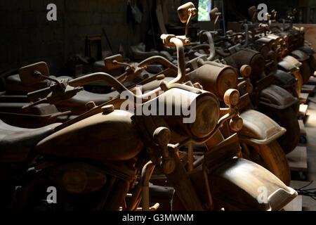 Boyolali. 14th June, 2016. Photo taken on June 14, 2016 shows wooden replicas of Harley-Davidson motorbikes at Rejo Art workshop in Boyolali, Indonesia. Wooden Harley-Davidson motorbikes made of waste product of teakwood are exported to Europe for decoration. Credit:  Yoma/Xinhua/Alamy Live News