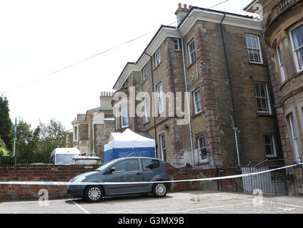 Ryde, Isle of Wight, UK. 14th June, 2016. A 53-year-old woman has been arrested following the suspicious death of a man at a flat in Ryde this afternoon (Monday).  Police and paramedics were called to a property on East Hill Road, Ryde at just after 4pm on Monday. A cordon was erected and a woman swiftly detained. Hampshire Constabulary have now confirmed that a 53-year-old female has been arrested in connection with the death and that a murder investigation has been launched. ?The detained person, who is yet to be identified, has been taken to Newport Police Station Credit:  uknip/Alamy Live  Stock Photo