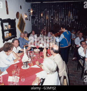 Ein Folkloreabend mit ungarischer Volksmusik, Ungarn 1984. A folklore evening witn Hungarian folk music, Hungary 1984. Stock Photo