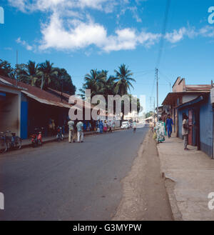 Straßen in Andoany, der Hauptstadt von Nosy Be, Madagaskar 1989. The streets of Andoany, capital of Nosy Be, Madagascar 1989. Stock Photo