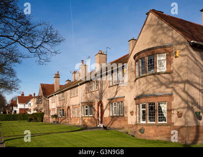 UK, England, Wirrall, Port Sunlight, Pool Bank, Arts and Crafts style rendered houses with sandstone blocks and stone windows Stock Photo