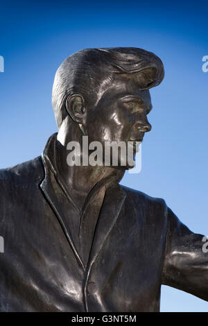 Merseyside, Liverpool, Waterfront statue of singer and former Mersey tug boat deck hand Billy Fury by Tom Murphy Stock Photo