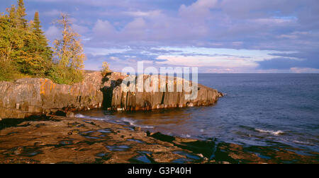 USA, Minnesota, Lichen covered rocks and stormy sky over Lake Superior at Artist Point, near Grand Marais. Stock Photo