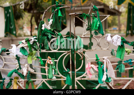 L1680Sri Lanka, Kataragama, Maha Devale complex, ul-Khizr Moslem Mosque green cloth strips tied on gate Stock Photo