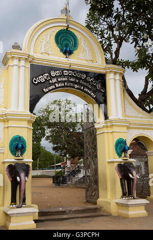 Sri Lanka, Kataragama, Maha Devale temple gate with peacock and elephant decoration Stock Photo