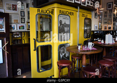 Raucher Zeller - smoking booth ( old telephone booth ) Berlin Germany Stock Photo