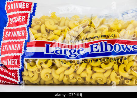 A 24 oz package of Skinner Large Elbows macaroni. USA. On white background. USA. Stock Photo
