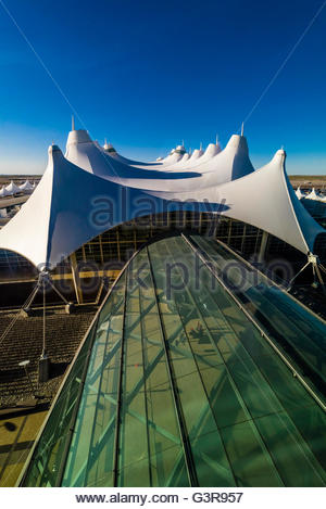 Denver Airport tent-like roof structure. Tensile fiberglass fabric ...