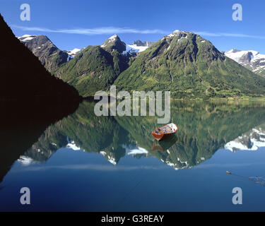 NO - SOGN OG FJORDANE: Lake Strynsvatn Stock Photo