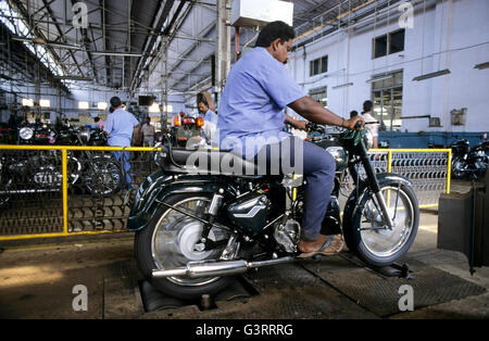 INDIA, Tamil Nadu, city Chennai former Madras, factory Royal Enfield , production of motorbike Enfield Bullet 500 , testing and quality check of Enfield with diesel engine at end of the assembly line Stock Photo