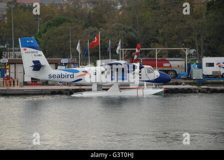 Twin Otter Floatplane at the Halic Sea Terminal Stock Photo - Alamy