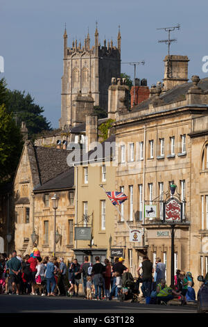St James' Church and High Street, Chipping Campden, Cotswolds, Gloucestershire, England, United Kingdom, Europe Stock Photo